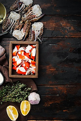 포토 JPG 해외이미지 실내 사람없음 꽃게 나무상자 레몬 허브 해산물 담기 반쪽 슬라이스 게다리 맛살 통마늘 카피스페이스 나무배경 해외포토 식물 음식 백그라운드 과일 모션 마늘 내부 상자 공백 게 파일형식