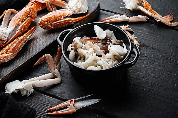 포토 JPG 해외이미지 검은배경 실내 사람없음 꽃게 냄비 해산물 담기 게다리 게살 집게발 해외포토 음식 백그라운드 모션 내부 검은색 게 솥 파일형식