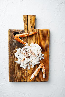 포토 JPG 해외이미지 실내 사람없음 꽃게 해산물 흰배경 게다리 게살 나무도마 해외포토 음식 백그라운드 도마 내부 목재 게 흰색 파일형식