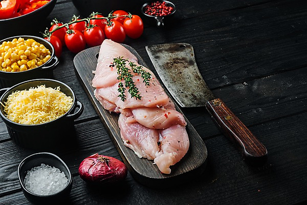 포토 JPG 해외이미지 식재료 방울토마토 검은배경 치즈 실내 생고기 옥수수 사람없음 닭고기 칼 준비 날것 소금 멕시코음식 타코 나무도마 해외포토 백그라운드 토마토 유제품 곡류 도마 서양음식 육류 내부 목재 검은색 파일형식