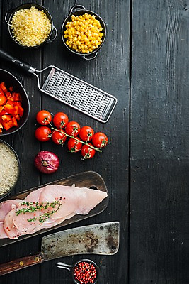 포토 JPG 해외이미지 식재료 검은배경 치즈 실내 생고기 옥수수 사람없음 닭고기 칼 준비 날것 멕시코음식 타코 강판 나무도마 통후추 카피스페이스 해외포토 백그라운드 유제품 곡류 도마 서양음식 육류 내부 목재 검은색 공백 후추 파일형식