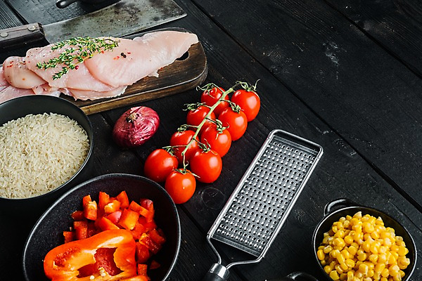 포토 JPG 해외이미지 식재료 검은배경 치즈 파프리카 실내 생고기 옥수수 사람없음 닭고기 쌀 준비 날것 멕시코음식 타코 강판 나무도마 해외포토 백그라운드 채소 유제품 곡류 도마 서양음식 육류 내부 목재 검은색 파일형식