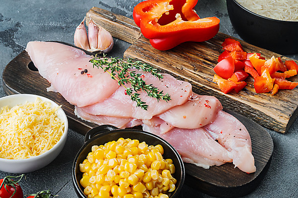 포토 JPG 해외이미지 식재료 회색배경 치즈 파프리카 실내 생고기 옥수수 사람없음 닭고기 준비 날것 멕시코음식 타코 나무도마 해외포토 백그라운드 채소 유제품 곡류 도마 서양음식 육류 내부 목재 회색 파일형식