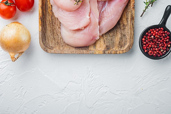 포토 JPG 해외이미지 다이어트 방울토마토 양파 실내 생고기 사람없음 하이앵글 닭고기 신선 흰배경 날것 나무쟁반 닭가슴살 통후추 카피스페이스 해외포토 뷰포인트 백그라운드 토마토 채소 쟁반 건강 육류 내부 목재 공백 흰색 후추 파일형식