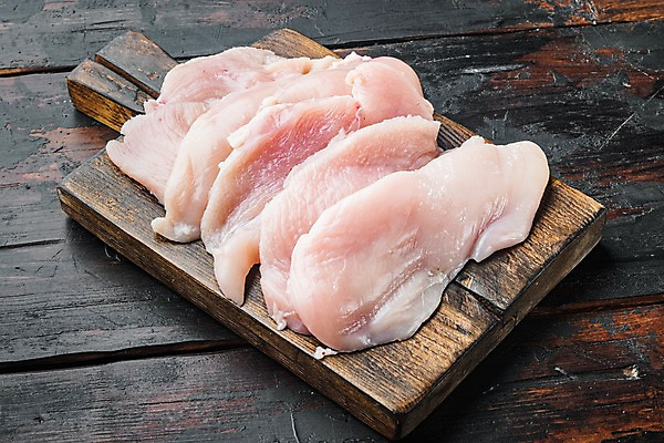 포토 JPG 해외이미지 다이어트 실내 생고기 사람없음 닭고기 신선 날것 나무도마 닭가슴살 나무배경 해외포토 백그라운드 도마 건강 육류 내부 목재 파일형식