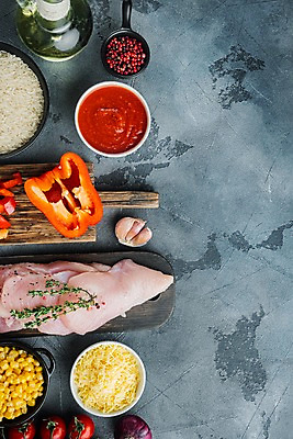 포토 JPG 해외이미지 식재료 회색배경 치즈 파프리카 실내 생고기 옥수수 사람없음 닭고기 쌀 올리브오일 준비 날것 멕시코음식 타코 나무도마 살사소스 통후추 카피스페이스 해외포토 백그라운드 채소 유제품 곡류 도마 서양음식 육류 내부 목재 공백 회색 소스_음식 기름_음식 후추 파일형식