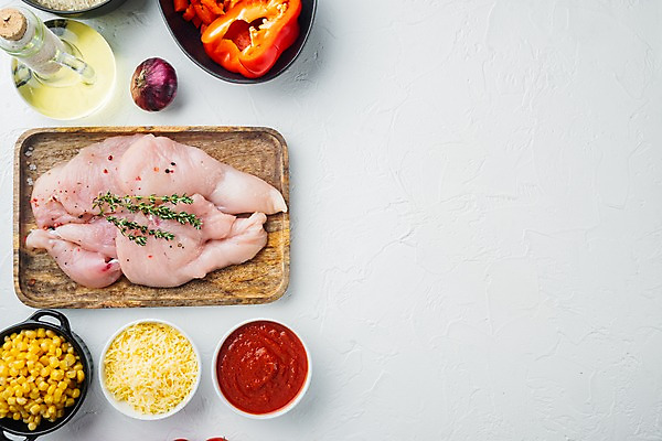 포토 JPG 해외이미지 식재료 치즈 파프리카 실내 생고기 옥수수 사람없음 하이앵글 닭고기 올리브오일 준비 흰배경 날것 멕시코음식 타코 나무쟁반 살사소스 해외포토 뷰포인트 백그라운드 채소 유제품 곡류 쟁반 서양음식 육류 내부 목재 흰색 소스_음식 기름_음식 파일형식