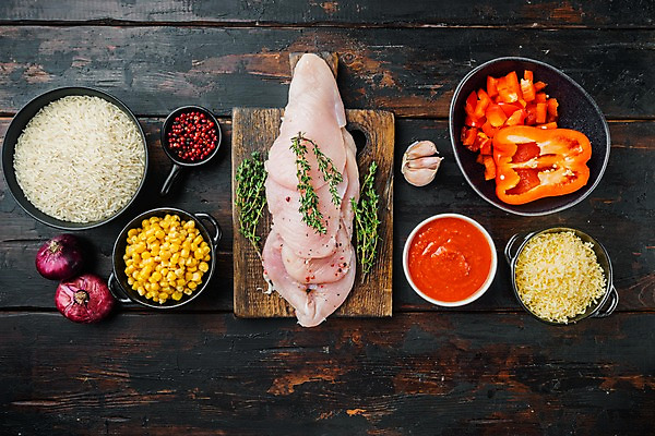 포토 JPG 해외이미지 식재료 치즈 파프리카 실내 생고기 옥수수 사람없음 하이앵글 닭고기 쌀 준비 날것 멕시코음식 타코 나무도마 살사소스 통후추 나무배경 해외포토 뷰포인트 백그라운드 채소 유제품 곡류 도마 서양음식 육류 내부 목재 소스_음식 후추 파일형식