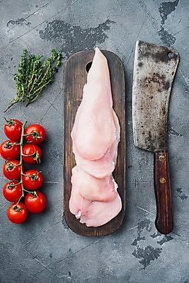 포토 JPG 해외이미지 다이어트 방울토마토 회색배경 실내 생고기 사람없음 하이앵글 닭고기 신선 칼 허브 날것 나무도마 닭가슴살 해외포토 식물 뷰포인트 백그라운드 토마토 도마 건강 육류 내부 목재 회색 파일형식