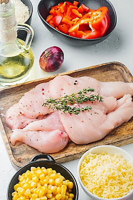 포토 JPG 해외이미지 식재료 치즈 파프리카 실내 생고기 옥수수 사람없음 닭고기 올리브오일 허브 준비 흰배경 날것 멕시코음식 타코 나무쟁반 해외포토 식물 백그라운드 채소 유제품 곡류 쟁반 서양음식 육류 내부 목재 흰색 기름_음식 파일형식