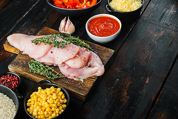 포토 JPG 해외이미지 식재료 치즈 실내 마늘 생고기 옥수수 사람없음 닭고기 허브 준비 날것 멕시코음식 타코 나무도마 살사소스 통후추 카피스페이스 나무배경 해외포토 식물 백그라운드 채소 유제품 곡류 도마 서양음식 육류 내부 목재 공백 소스_음식 후추 파일형식