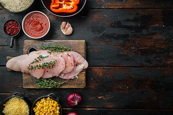 포토 JPG 해외이미지 식재료 치즈 실내 생고기 옥수수 사람없음 하이앵글 닭고기 준비 날것 멕시코음식 타코 나무도마 살사소스 카피스페이스 나무배경 해외포토 뷰포인트 백그라운드 유제품 곡류 도마 서양음식 육류 내부 목재 공백 소스_음식 파일형식