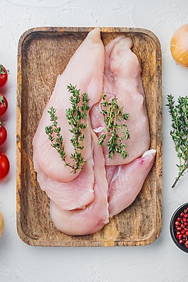 포토 JPG 해외이미지 다이어트 실내 생고기 사람없음 하이앵글 닭고기 신선 허브 흰배경 날것 나무쟁반 닭가슴살 해외포토 식물 뷰포인트 백그라운드 쟁반 건강 육류 내부 목재 흰색 파일형식