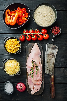 포토 JPG 해외이미지 식재료 방울토마토 검은배경 치즈 파프리카 실내 생고기 옥수수 사람없음 하이앵글 닭고기 쌀 칼 준비 날것 멕시코음식 타코 나무도마 통후추 해외포토 뷰포인트 백그라운드 토마토 채소 유제품 곡류 도마 서양음식 육류 내부 목재 검은색 후추 파일형식