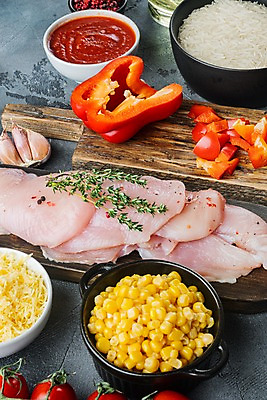 포토 JPG 해외이미지 식재료 회색배경 치즈 파프리카 실내 생고기 옥수수 사람없음 닭고기 쌀 준비 날것 멕시코음식 타코 나무도마 살사소스 해외포토 백그라운드 채소 유제품 곡류 도마 서양음식 육류 내부 목재 회색 소스_음식 파일형식