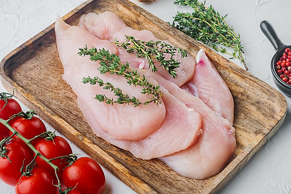 포토 JPG 해외이미지 다이어트 방울토마토 실내 생고기 사람없음 닭고기 신선 허브 흰배경 날것 나무쟁반 닭가슴살 해외포토 식물 백그라운드 토마토 쟁반 건강 육류 내부 목재 흰색 파일형식