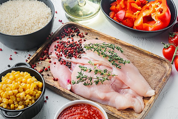 포토 JPG 해외이미지 식재료 파프리카 실내 생고기 옥수수 사람없음 닭고기 쌀 허브 준비 흰배경 날것 멕시코음식 타코 나무쟁반 살사소스 통후추 해외포토 식물 백그라운드 채소 곡류 쟁반 서양음식 육류 내부 목재 흰색 소스_음식 후추 파일형식