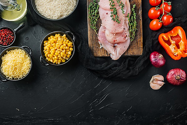 포토 JPG 해외이미지 식재료 방울토마토 검은배경 치즈 파프리카 실내 마늘 생고기 옥수수 사람없음 닭고기 쌀 준비 날것 멕시코음식 타코 나무도마 통후추 카피스페이스 해외포토 백그라운드 토마토 채소 유제품 곡류 도마 서양음식 육류 내부 목재 검은색 공백 후추 파일형식