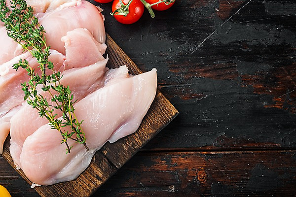 포토 JPG 해외이미지 다이어트 실내 생고기 사람없음 닭고기 신선 허브 날것 나무도마 닭가슴살 카피스페이스 나무배경 해외포토 식물 백그라운드 도마 건강 육류 내부 목재 공백 파일형식