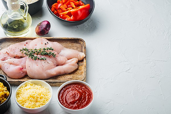 포토 JPG 해외이미지 식재료 치즈 파프리카 실내 생고기 사람없음 닭고기 올리브오일 허브 준비 흰배경 날것 멕시코음식 타코 나무쟁반 살사소스 카피스페이스 해외포토 식물 백그라운드 채소 유제품 쟁반 서양음식 육류 내부 목재 공백 흰색 소스_음식 기름_음식 파일형식