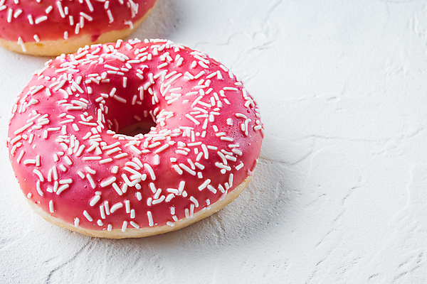 포토 JPG 해외이미지 디저트 실내 사람없음 도넛 달콤 흰배경 딸기맛 해외포토 음식 백그라운드 딸기 내부 흰색 맛 파일형식