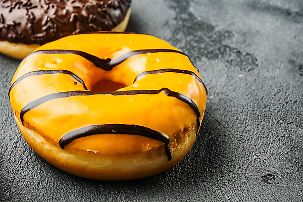 포토 JPG 해외이미지 회색배경 디저트 실내 사람없음 도넛 달콤 오렌지맛 해외포토 음식 백그라운드 내부 회색 맛 파일형식