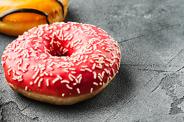 포토 JPG 해외이미지 회색배경 디저트 실내 근접촬영 사람없음 도넛 달콤 딸기맛 해외포토 음식 뷰포인트 백그라운드 딸기 내부 회색 맛 파일형식