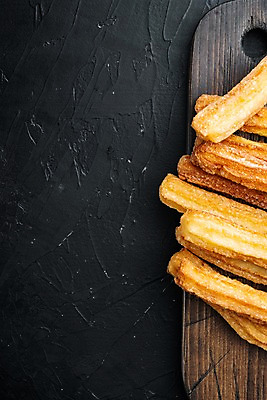 포토 JPG 해외이미지 검은배경 사람없음 하이앵글 설탕 나무도마 츄러스 카피스페이스 해외포토 뷰포인트 백그라운드 디저트 도마 목재 검은색 공백 파일형식