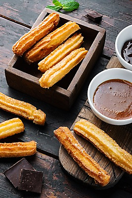 포토 JPG 해외이미지 그릇 사람없음 초콜릿 민트 나무도마 츄러스 캐러멜 나무배경 해외포토 식기 백그라운드 디저트 도마 목재 허브 파일형식