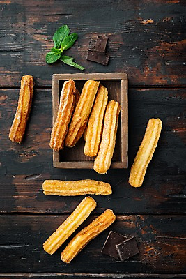 포토 JPG 해외이미지 사람없음 하이앵글 초콜릿 설탕 민트 나무그릇 나무탁자 츄러스 해외포토 그릇 뷰포인트 탁자 디저트 목재 허브 파일형식