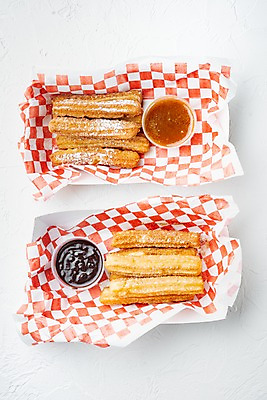 포토 JPG 해외이미지 그릇 종이 사람없음 하이앵글 초콜릿 설탕 흰배경 츄러스 캐러멜 해외포토 식기 뷰포인트 백그라운드 디저트 흰색 파일형식