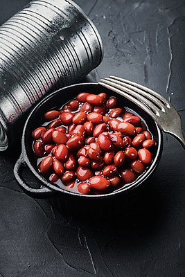 포토 JPG 해외이미지 그릇 포크 검은배경 콩 사람없음 캔 통조림 단팥 비건 해외포토 식기 백그라운드 곡류 검은색 채식주의자 파일형식