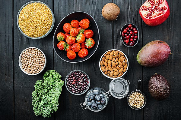 포토 JPG 해외이미지 접시 채소 딸기 콩 키위 사람없음 병 블루베리 아몬드 석류 아보카도 건강식 병아리콩 크랜베리 해외포토 식기 열매 음식 과일 곡류 견과류 파일형식