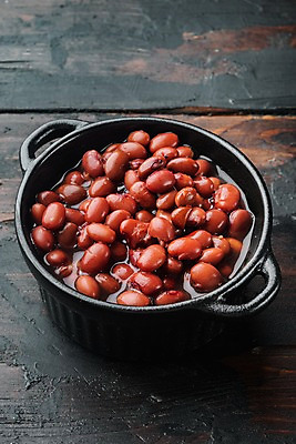 포토 JPG 해외이미지 그릇 검은배경 콩 사람없음 통조림 단팥 비건 해외포토 식기 백그라운드 곡류 검은색 채식주의자 파일형식