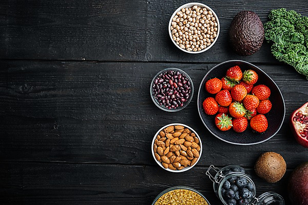 포토 JPG 해외이미지 그릇 채소 딸기 사람없음 블루베리 아몬드 석류 아보카도 병아리콩 카피스페이스 해외포토 식기 과일 콩 공백 견과류 파일형식