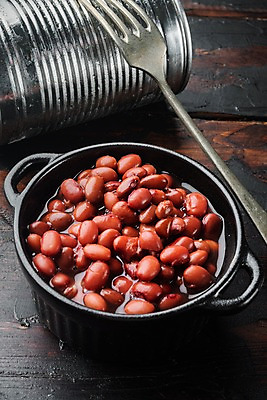 포토 JPG 해외이미지 포크 검은배경 콩 사람없음 캔 통조림 단팥 비건 해외포토 식기 백그라운드 곡류 검은색 채식주의자 파일형식