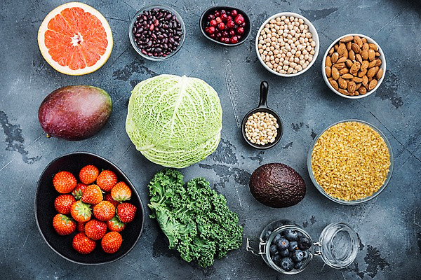 포토 JPG 해외이미지 그릇 채소 회색배경 딸기 키위 사람없음 병 자몽 양배추 블루베리 아몬드 건강식 병아리콩 해외포토 식기 음식 백그라운드 과일 콩 회색 견과류 파일형식