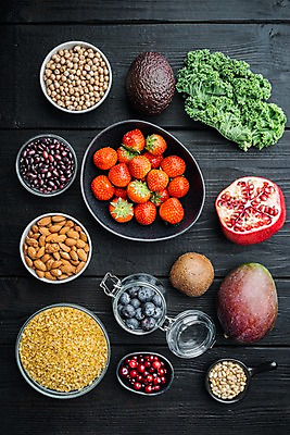 포토 JPG 해외이미지 접시 채소 딸기 콩 키위 사람없음 병 블루베리 아몬드 석류 아보카도 병아리콩 크랜베리 해외포토 식기 열매 과일 곡류 견과류 파일형식