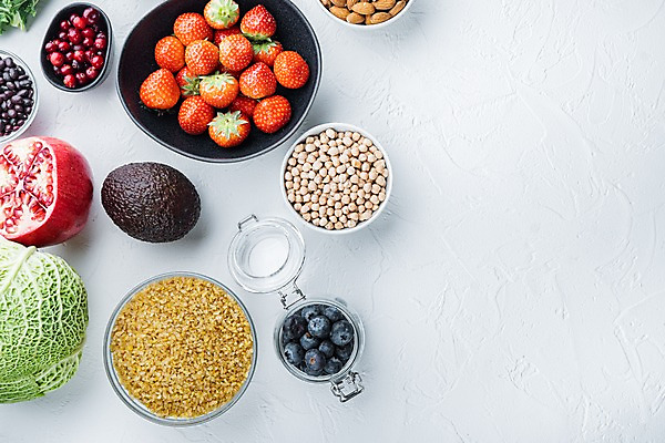 포토 JPG 해외이미지 그릇 딸기 사람없음 병 흰배경 양배추 블루베리 아몬드 석류 아보카도 병아리콩 해외포토 식기 백그라운드 채소 과일 콩 견과류 흰색 파일형식