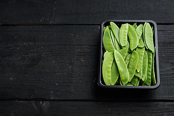 포토 JPG 해외이미지 백그라운드 검은배경 사람없음 쌓기 완두콩 꼬투리 카피스페이스 해외포토 모션 콩 검은색 공백 파일형식