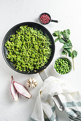 포토 JPG 해외이미지 그릇 마늘 요리 사람없음 프라이팬 민트 완두콩 샬롯 해외포토 식기 채소 주방용품 양파 콩 허브 파일형식