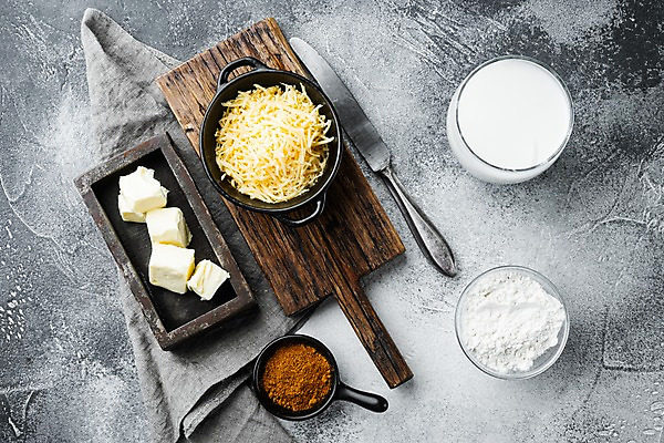 포토 JPG 해외이미지 그릇 식재료 회색배경 치즈 실내 사람없음 하이앵글 우유 식탁보 나이프 나무상자 버터 나무도마 라자냐 플랫레이 해외포토 식기 뷰포인트 백그라운드 유제품 도마 내부 목재 상자 회색 플랫 칼 이탈리아음식 파일형식