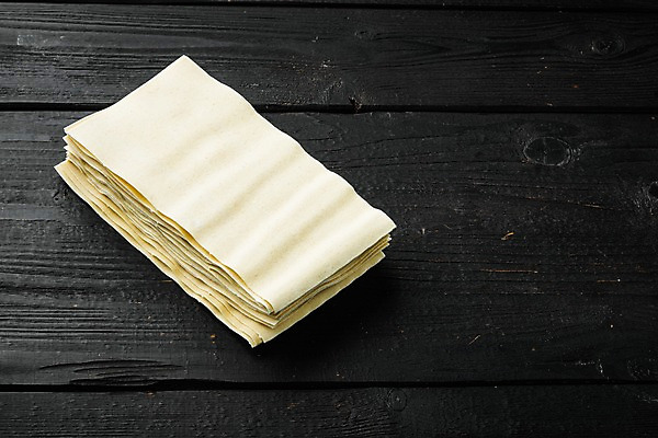 포토 JPG 해외이미지 식재료 검은배경 실내 사람없음 쌓기 라자냐 카피스페이스 해외포토 백그라운드 모션 내부 검은색 공백 이탈리아음식 파일형식