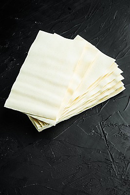 포토 JPG 해외이미지 식재료 검은배경 실내 사람없음 쌓기 라자냐 해외포토 백그라운드 모션 내부 검은색 이탈리아음식 파일형식