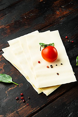 포토 JPG 해외이미지 식재료 방울토마토 실내 사람없음 쌓기 바질 라자냐 통후추 나무배경 해외포토 백그라운드 토마토 모션 내부 이탈리아음식 후추 파일형식