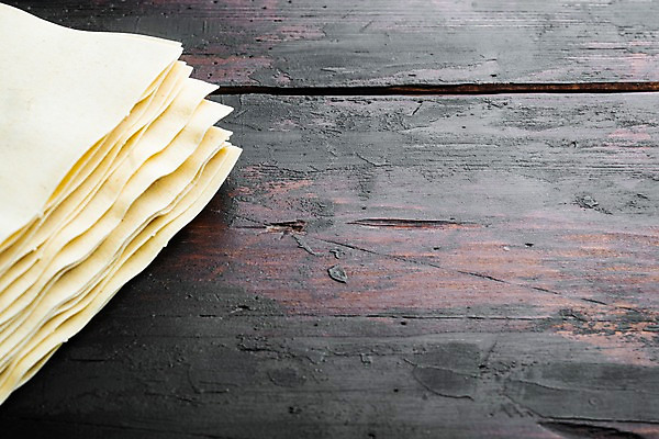 포토 JPG 해외이미지 식재료 실내 근접촬영 사람없음 쌓기 라자냐 카피스페이스 나무배경 해외포토 뷰포인트 백그라운드 모션 내부 공백 이탈리아음식 파일형식