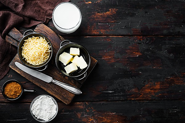 포토 JPG 해외이미지 그릇 식재료 치즈 실내 사람없음 우유 나이프 버터 나무도마 라자냐 카피스페이스 나무배경 해외포토 식기 백그라운드 유제품 도마 내부 목재 공백 칼 이탈리아음식 파일형식