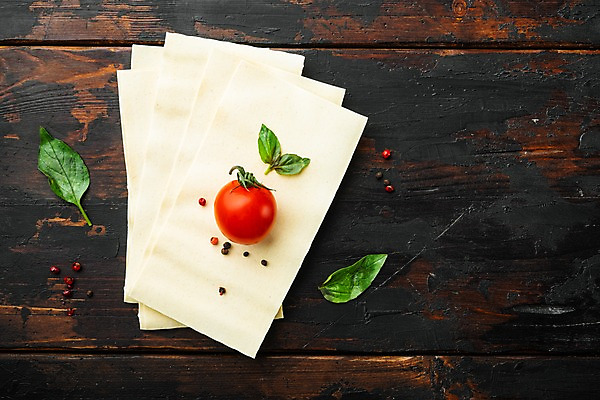 포토 JPG 해외이미지 식재료 방울토마토 실내 사람없음 쌓기 바질 라자냐 통후추 카피스페이스 나무배경 해외포토 백그라운드 토마토 모션 내부 공백 이탈리아음식 후추 파일형식