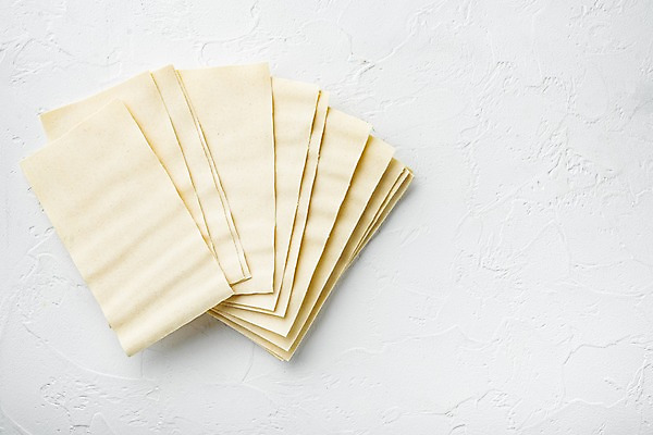 포토 JPG 해외이미지 식재료 실내 사람없음 쌓기 흰배경 라자냐 카피스페이스 해외포토 백그라운드 모션 내부 공백 흰색 이탈리아음식 파일형식