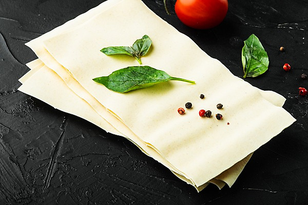 포토 JPG 해외이미지 식재료 방울토마토 검은배경 실내 사람없음 쌓기 바질 라자냐 통마늘 해외포토 백그라운드 토마토 모션 마늘 내부 검은색 이탈리아음식 파일형식